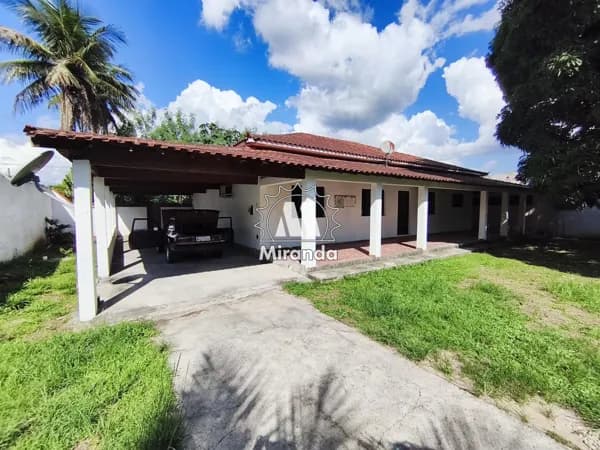 Casa linear, de 4 qts, com terreno plano de 720m² no Parque Freixal
