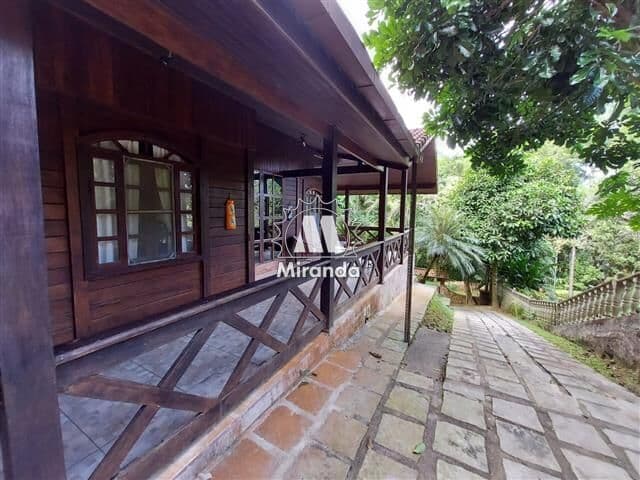 Casa Linear de 4 qts em Condomínio no Limoeiro