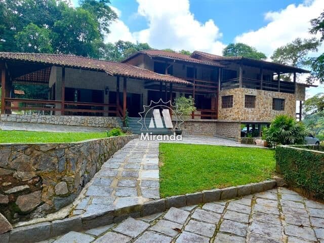 Casa de alto padrão, 7 qts, no Monte Olivete, cachoeira privativa e piscina