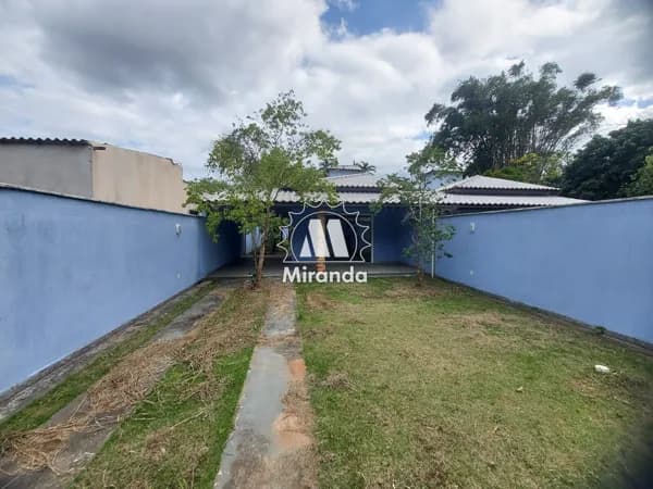 Casa Linear na Cotia, 2 qts, terreno plano, com espaço gourmet