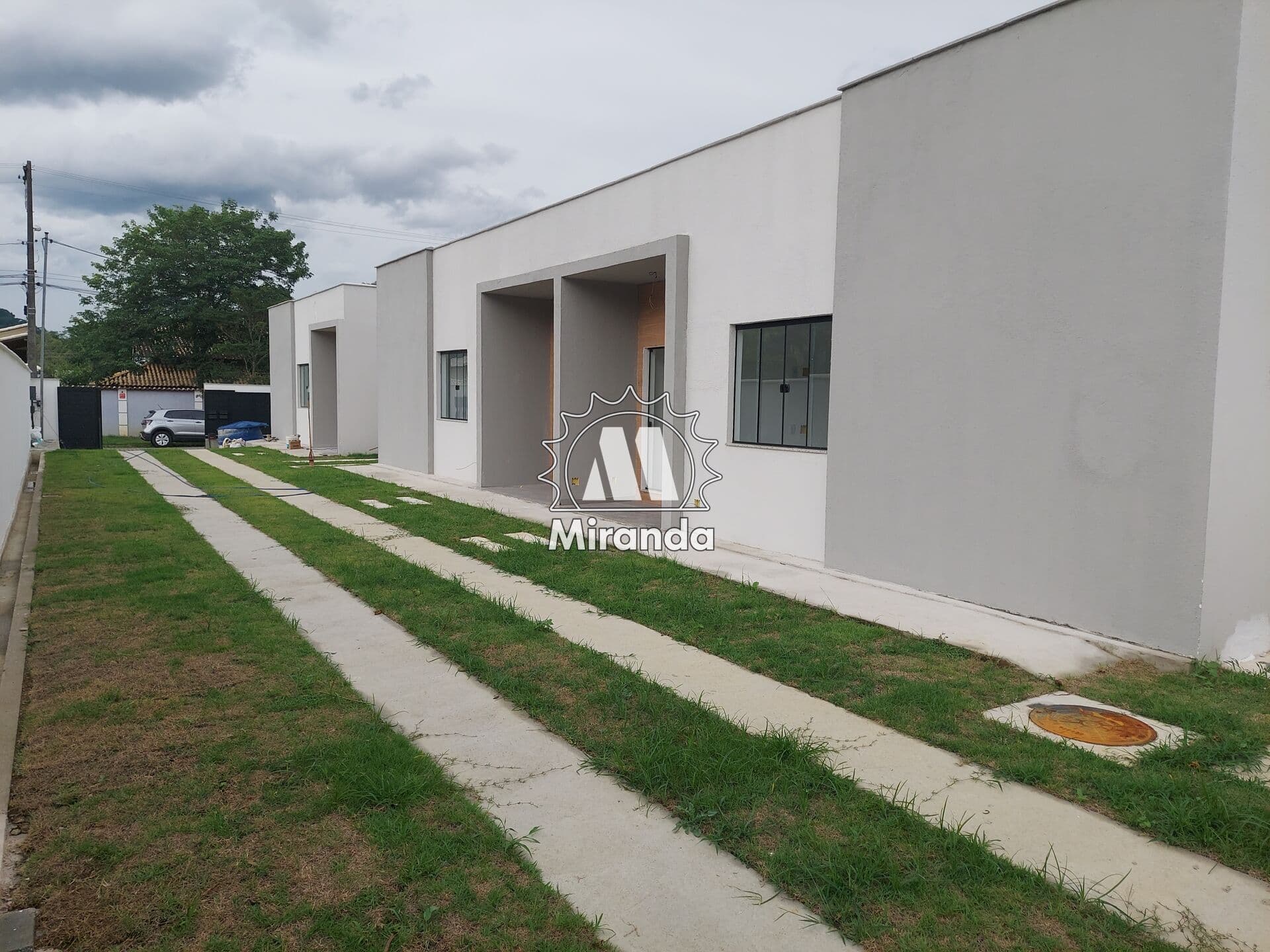 Casas Novas de 3 qts, ótima localização, na Cotia