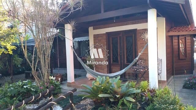 Casa de 4 qts, com piscina e espaço gourmet, em Condomínio no Limoeiro