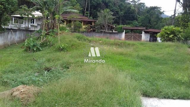 Terreno plano de 360m² em Condomínio na Caneca Fina