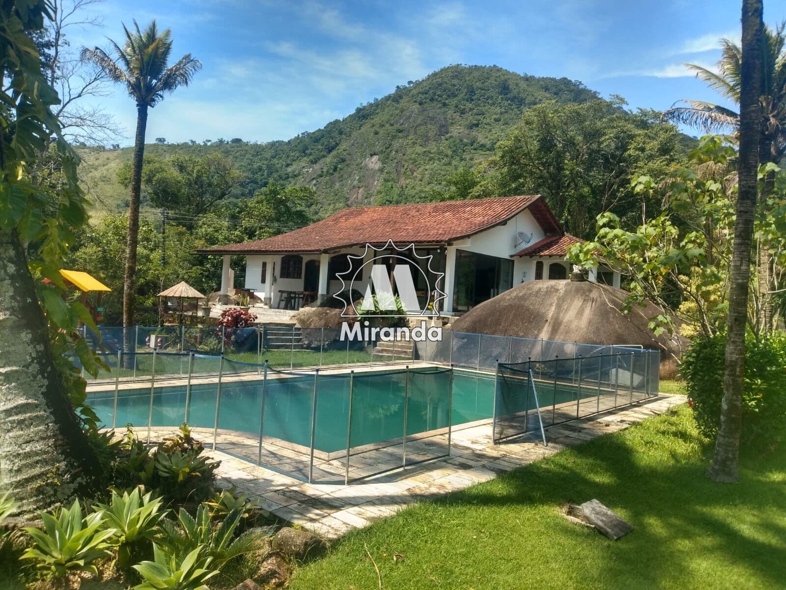 Chácara de 11.600m² no Limoeiro, casa sede, espaço gourmet, piscina, campo de futebol e casa de caseiro