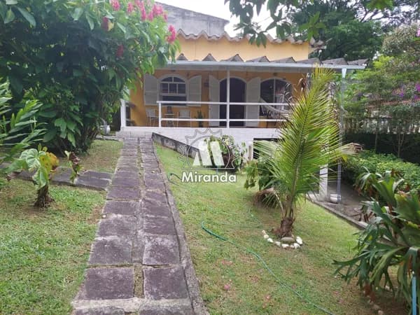 Casa de 3 qts. em Condomínio na Caneca Fina, piscina e espaço gourmet