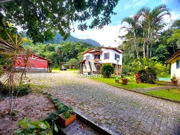 Sítio de 16 qts, piscina natural e acesso à cachoeira, Caneca Fina