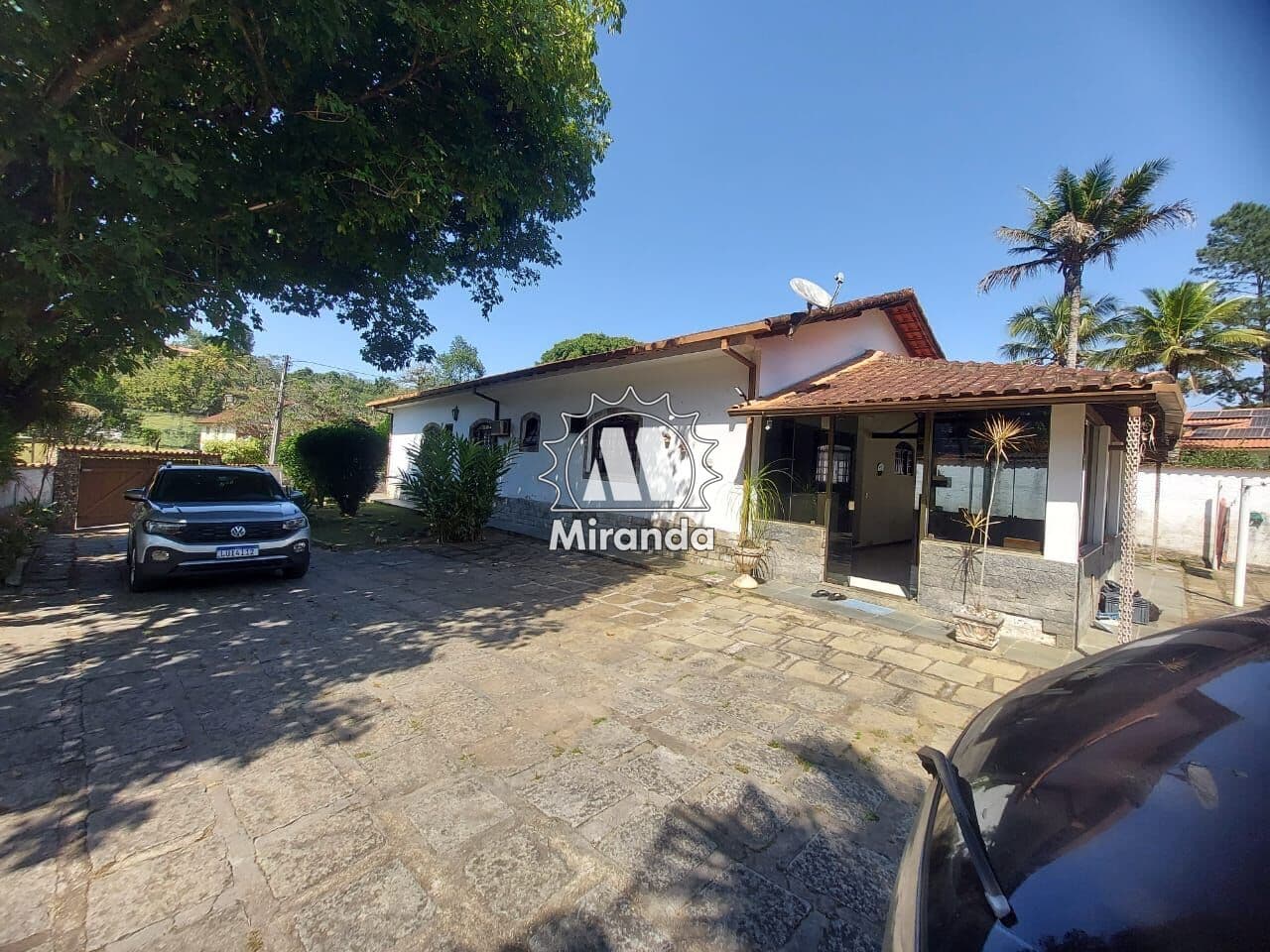 Casa linear de 6 qts, no Condomínio Portão Azul, Caneca Fina, piscina e churrasqueira, terreno plano
