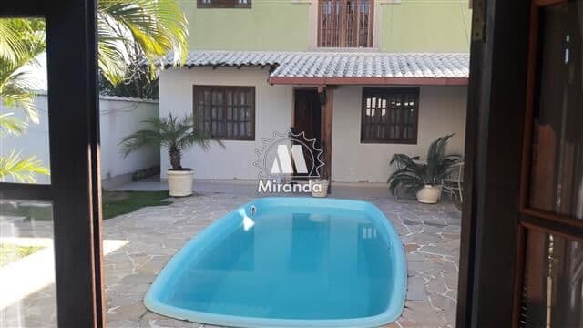 2 Casas no Centro de Guapimirim, piscina e cozinha externa