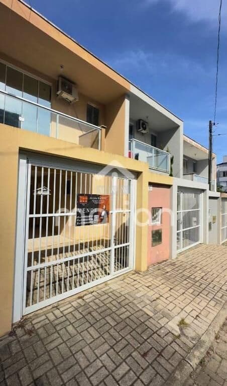 Seu novo lar a 100 metros da praia!