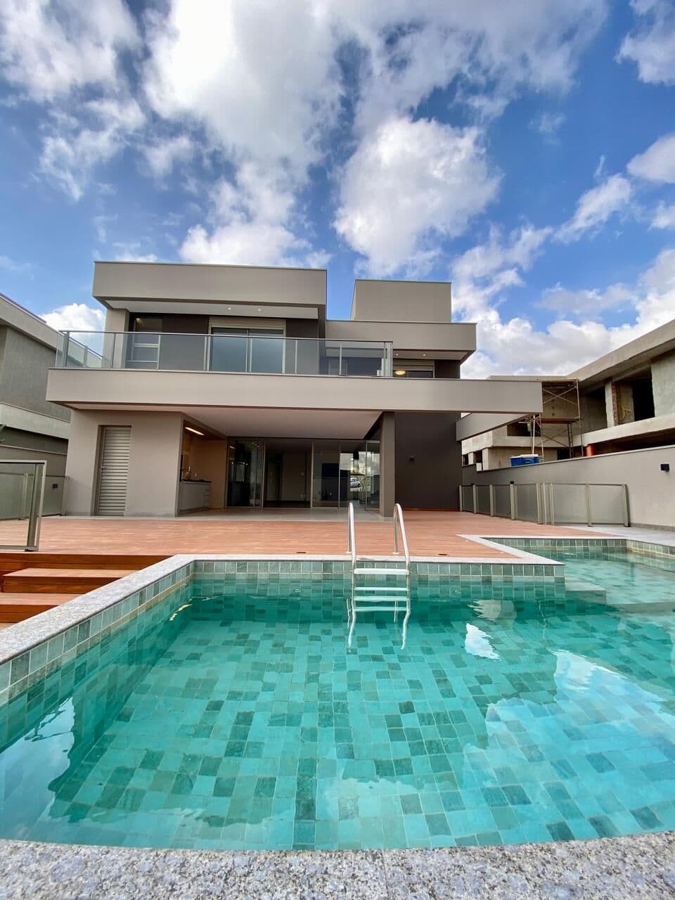 Casa de Alto Padrão com 357m² e 4 suítes a venda por R$ 3.390.000 no condomínio Costa Laguna em Nova Lima