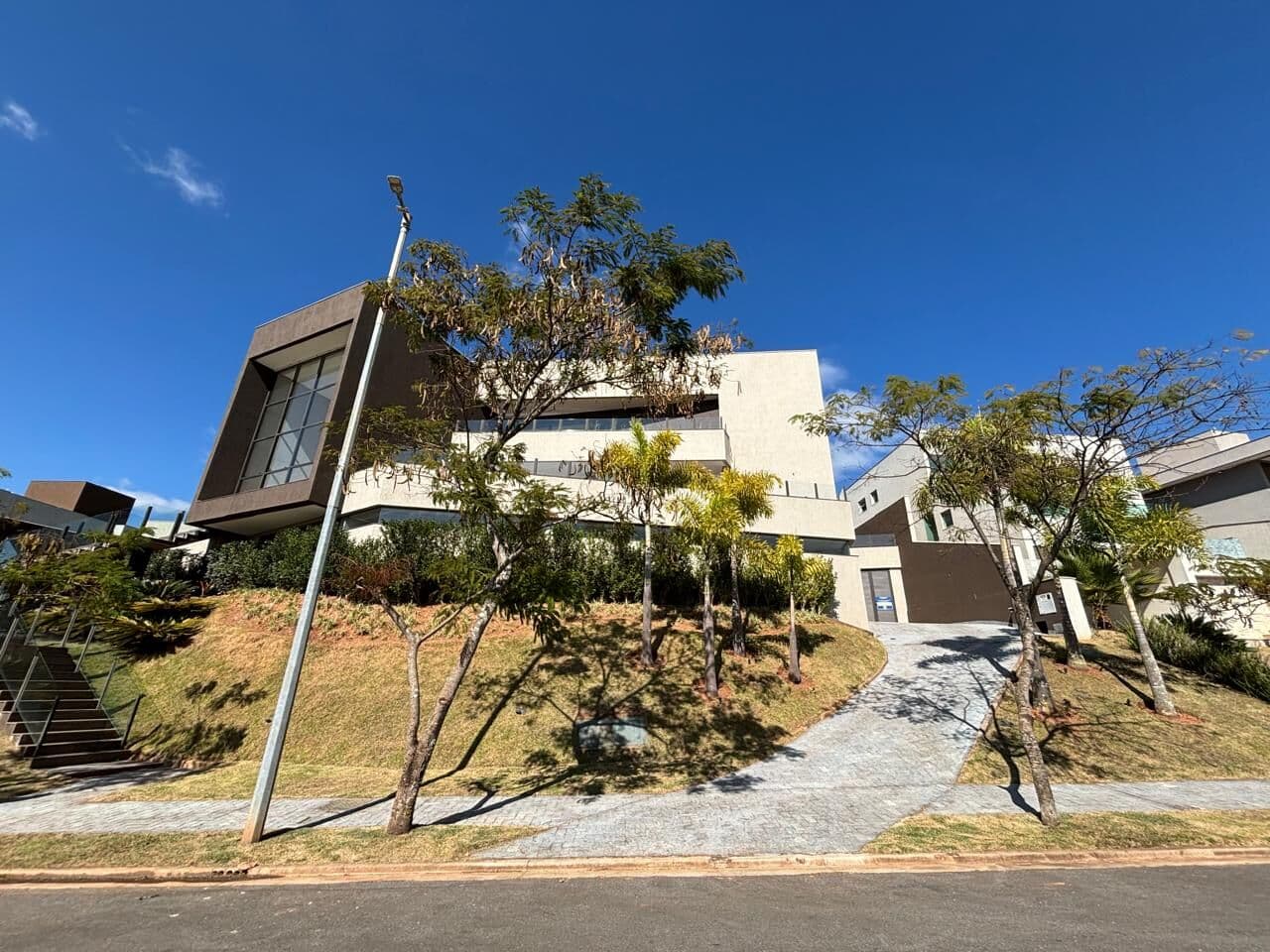 Ampla Casa com 1.000m² e 4 Suítes a venda por R$ 12.400.000 no condomínio Península dos Pássaros- Alphaville Lagoa dos Ingleses