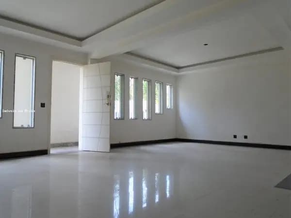 Sobrado à venda no bairro Balneário Maracanã em Praia Grande/SP