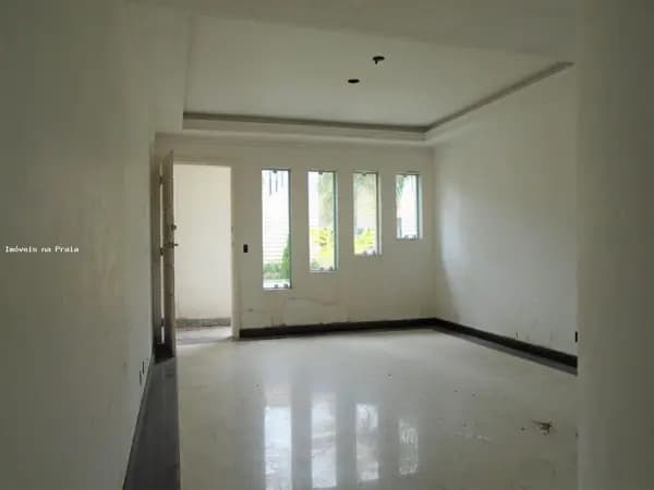 Sobrado à venda no bairro Balneário Maracanã em Praia Grande/SP