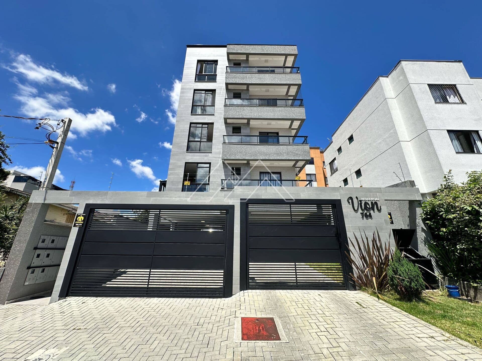 Apartamento à venda no bairro Centro em São José dos Pinhais/PR