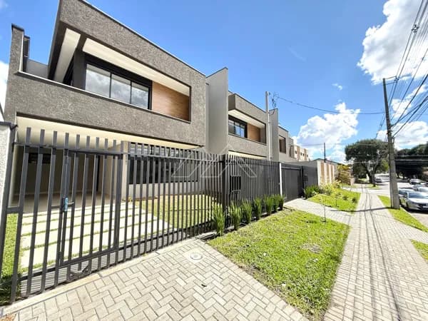 Sobrado em São José dos Pinhais - Costeira