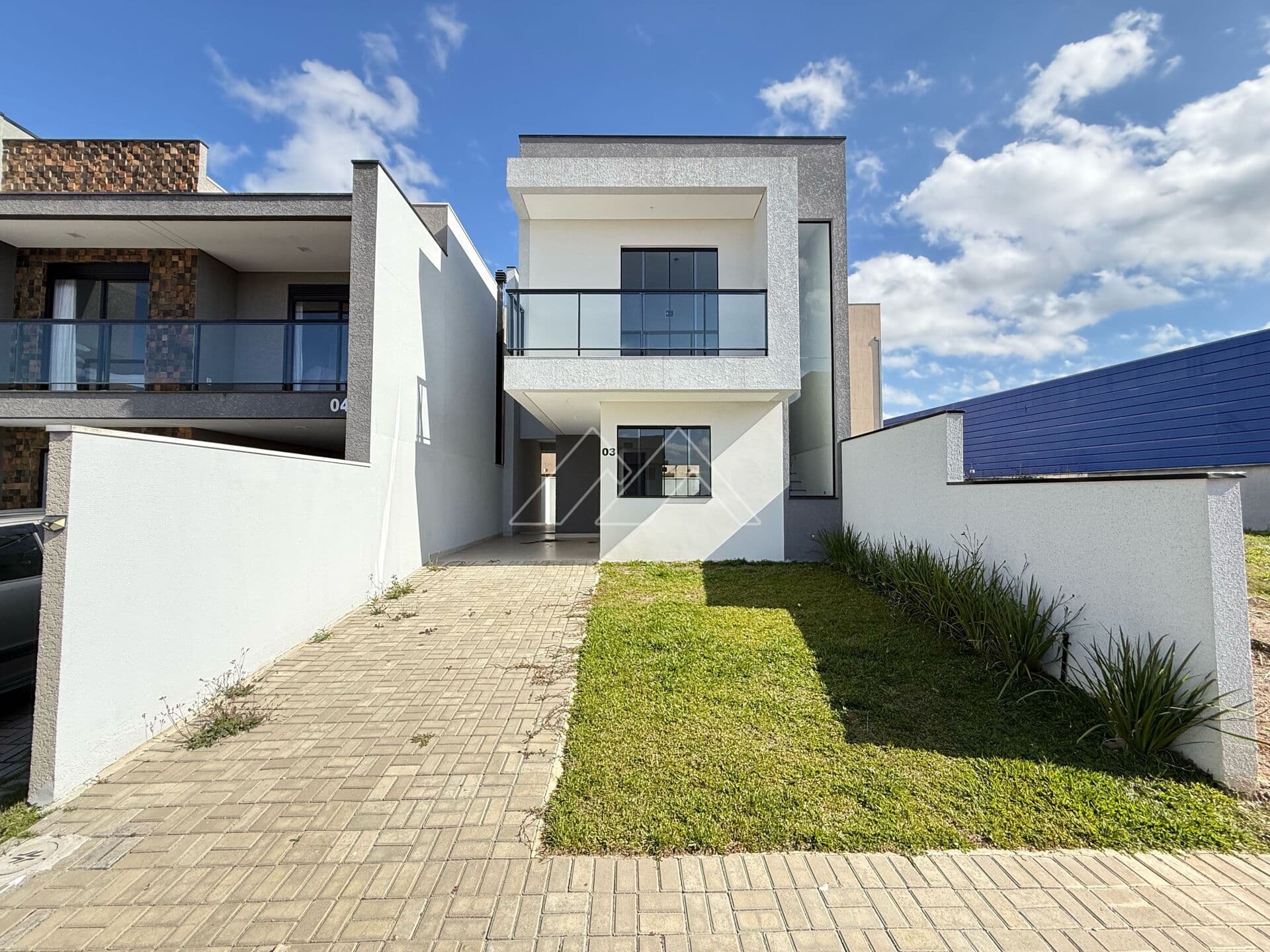 Sobrado em São José dos Pinhais - Costeira
