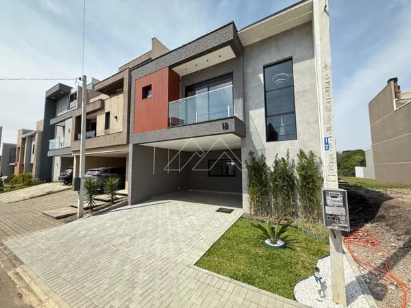 Sobrado em São José dos Pinhais - Costeira