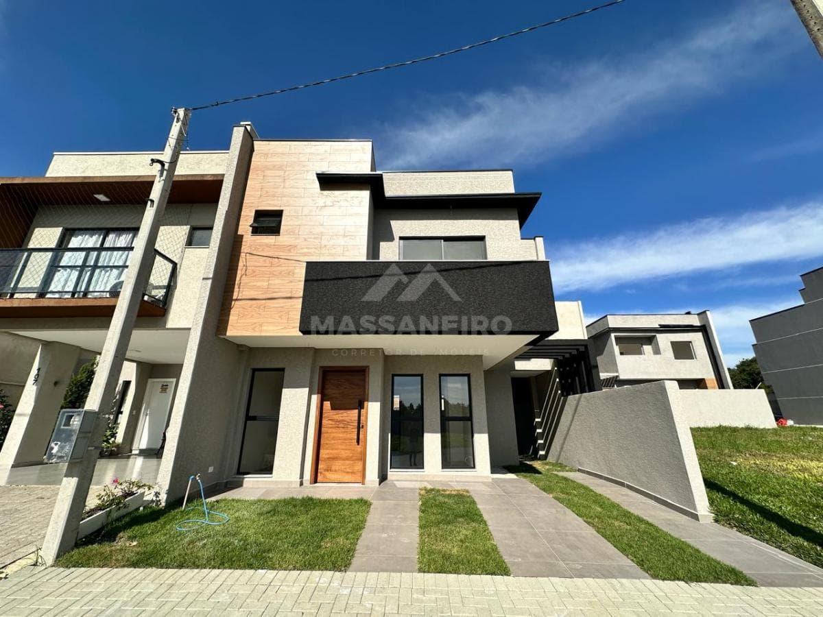 Sobrado à venda no bairro Costeira em São José dos Pinhais/PR