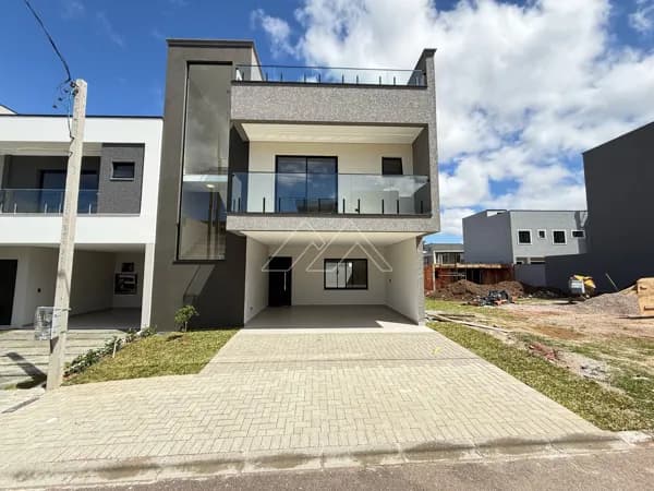 Sobrado em São José dos Pinhais - Costeira