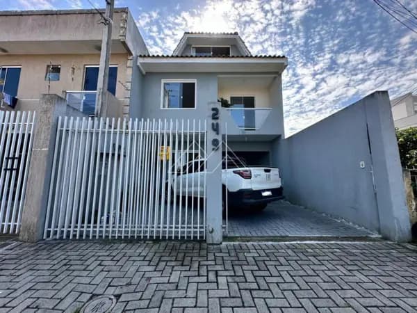 Sobrado à venda no bairro Cidade Jardim em São José dos Pinhais/PR