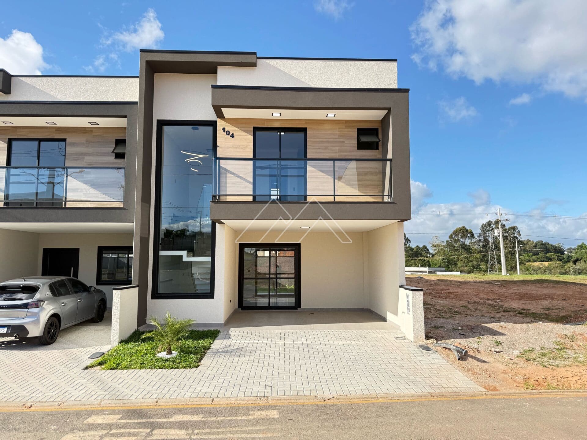 Sobrado em São José dos Pinhais - Costeira
