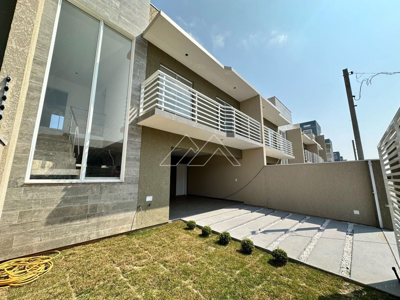 Sobrado à venda no bairro Cidade Jardim em São José dos Pinhais/PR