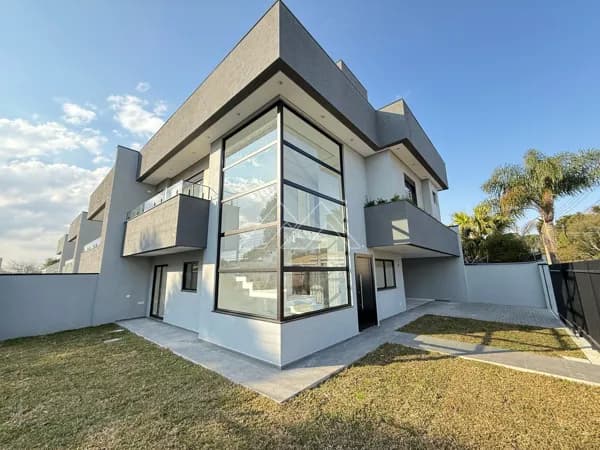 Sobrado à venda no bairro Ouro Fino em São José dos Pinhais/PR