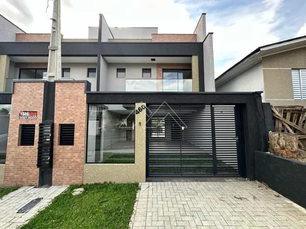 Sobrado em São José dos Pinhais - Cruzeiro