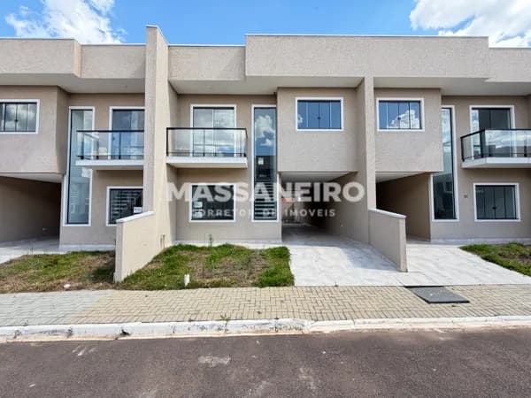 Sobrado em São José dos Pinhais - Costeira