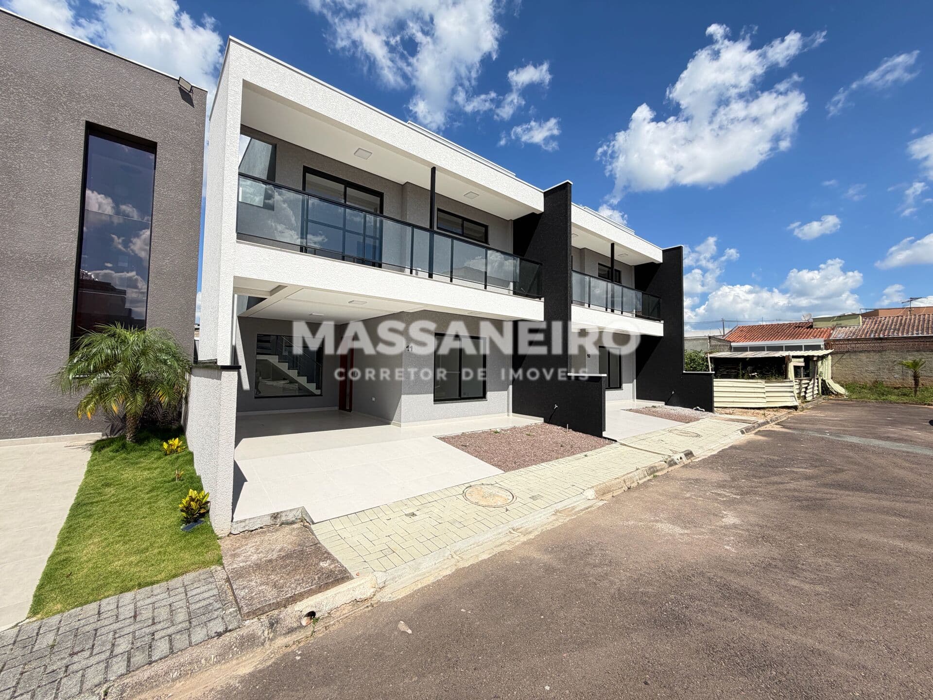 Sobrado em São José dos Pinhais - Costeira