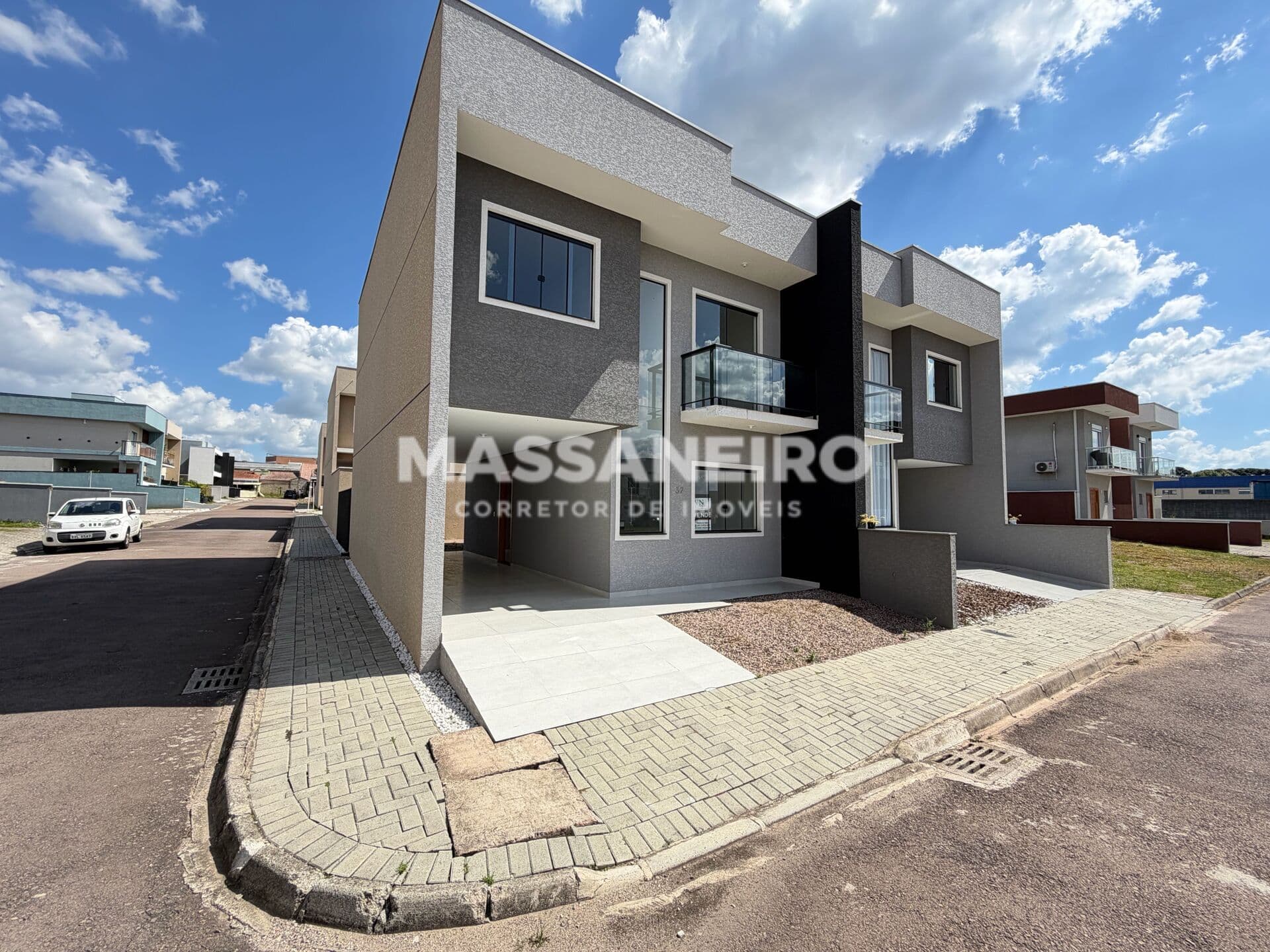 Sobrado em São José dos Pinhais - Costeira