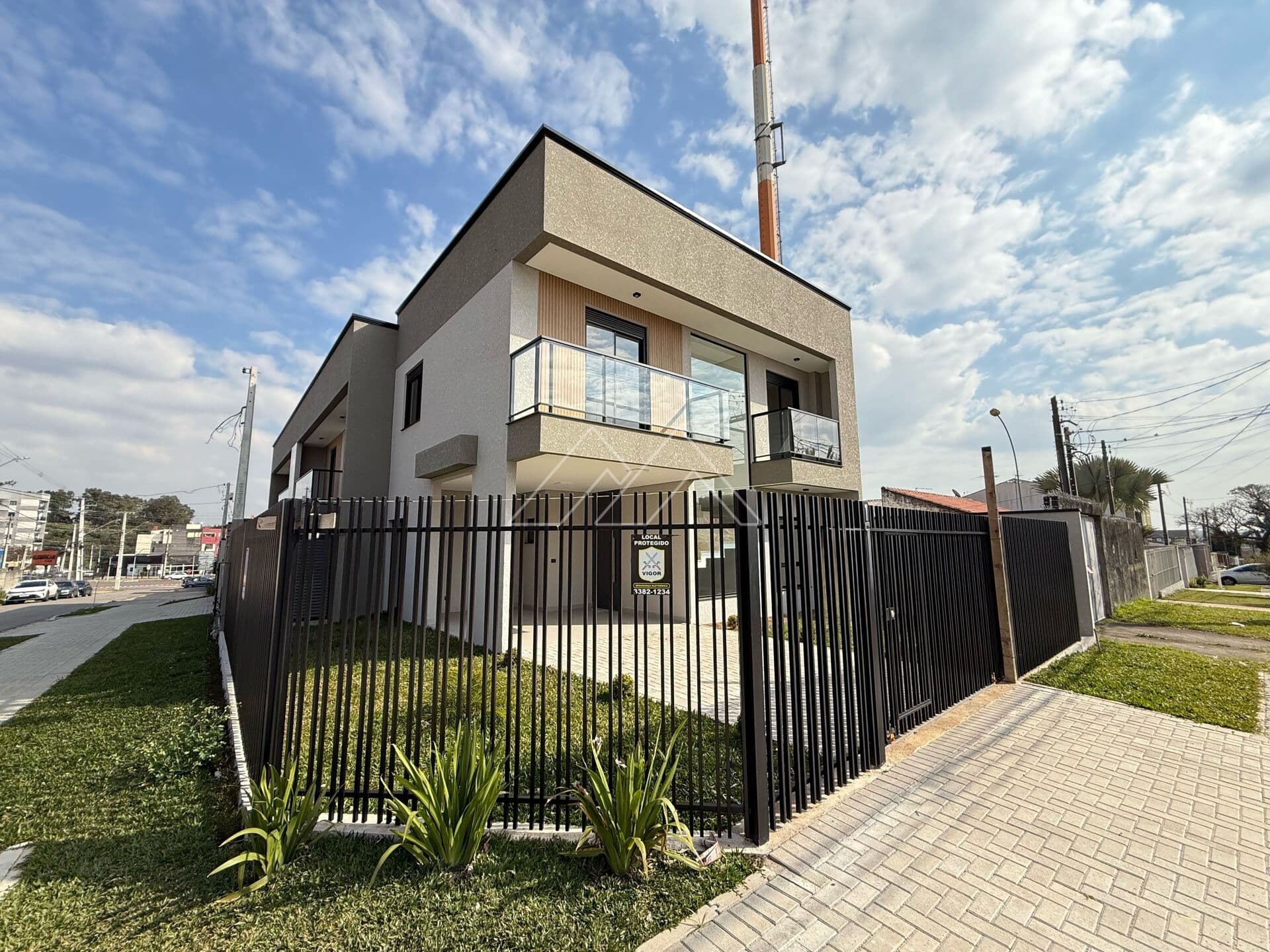 Sobrado em São José dos Pinhais - Cidade Jardim