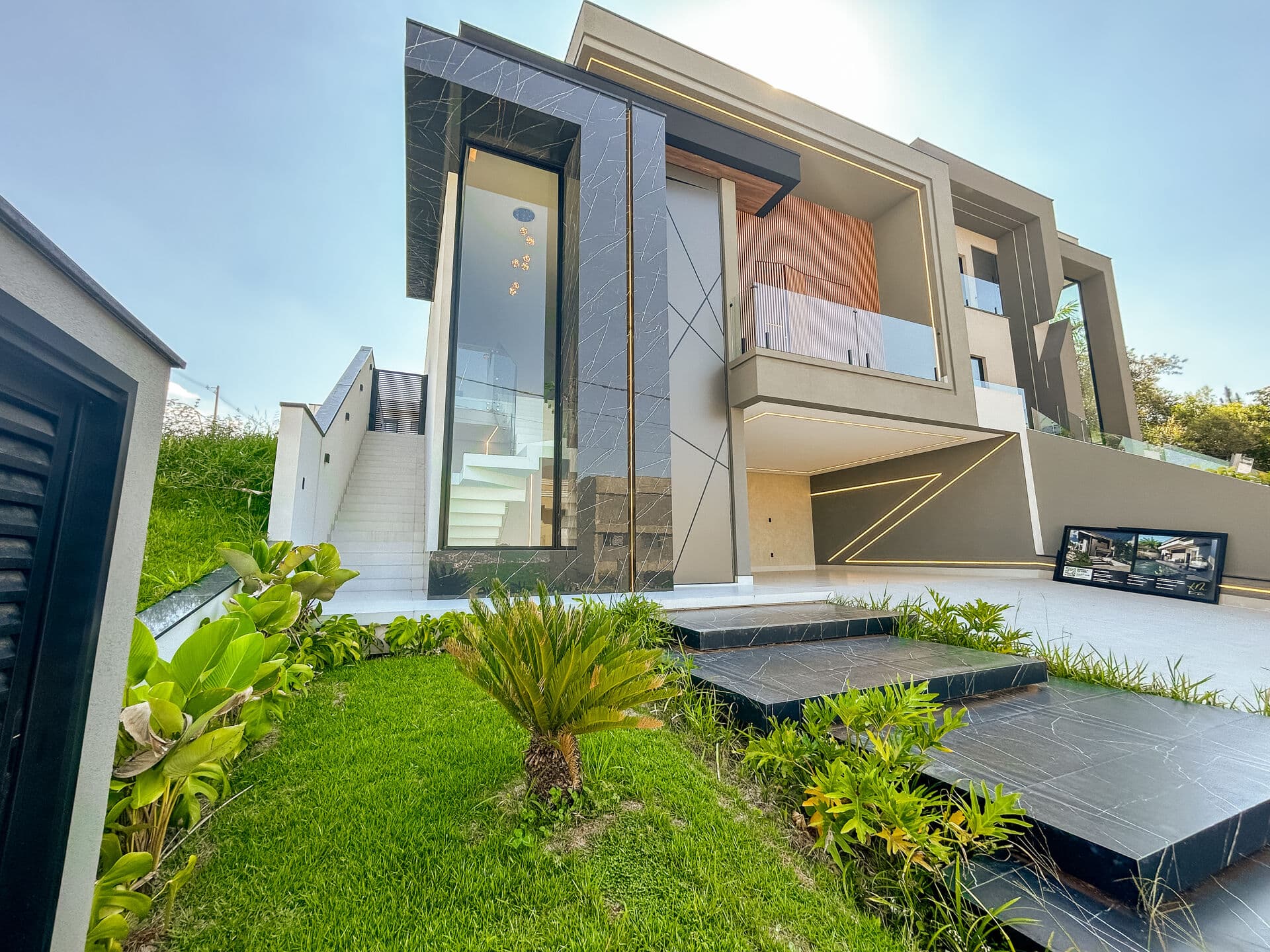 Casa tecnológica de alto padrão no condomínio Reserva Santa Anna
