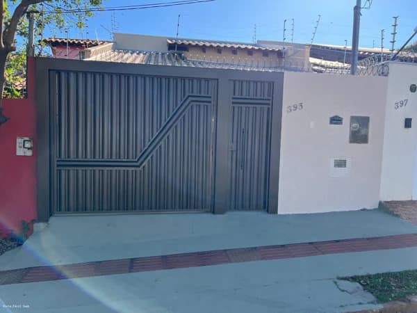 Casa à venda no bairro Seminário em Campo Grande/MS