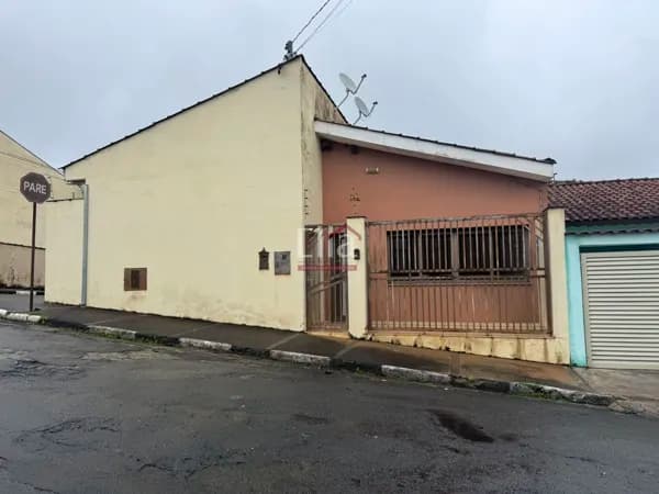 Casa residencial Jardim Três Rosas em Guaxupé