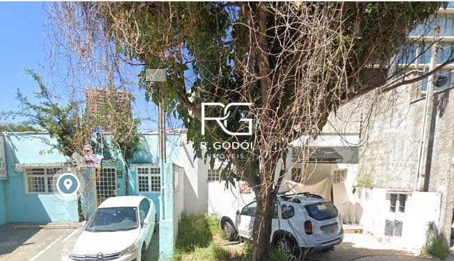 Oportunidade no Cambuí: 2 Casas com Renda Mensal de R$ 8.000,00!