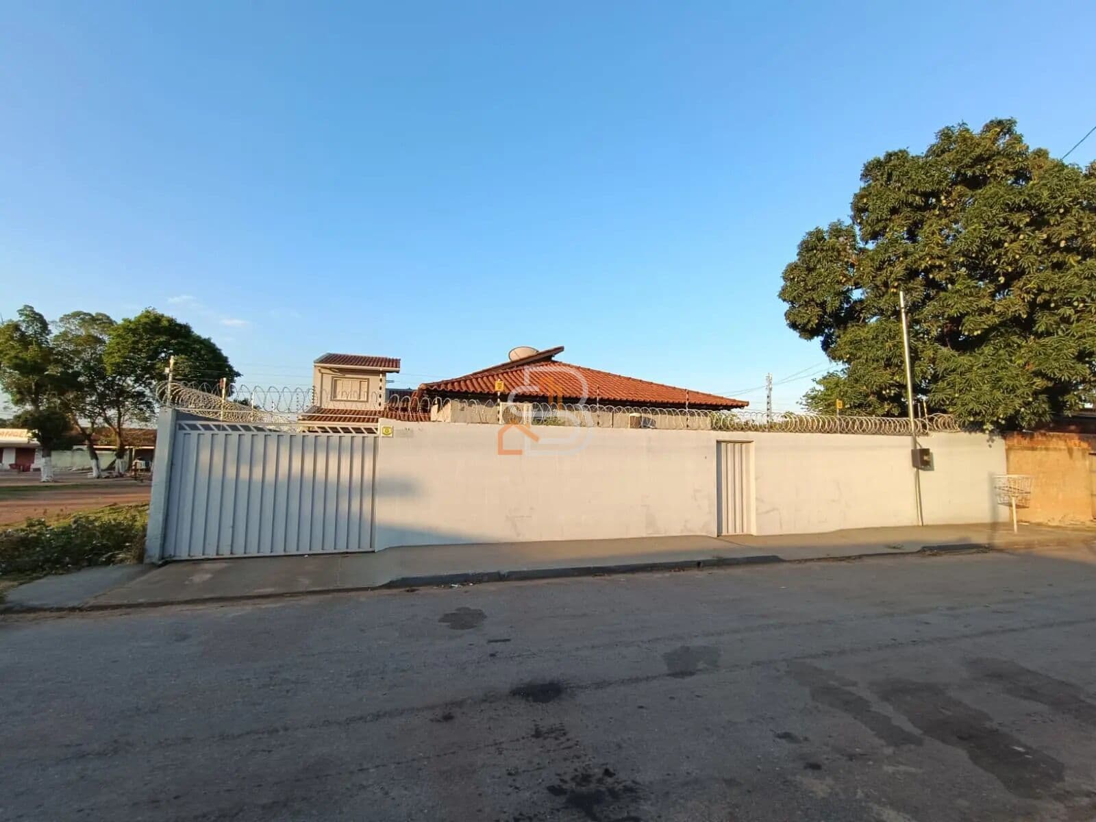 CASA RESIDENCIAL C/ 3 QUARTOS Á VENDA - CAPÃO DO PEQUI/ VÁRZEA GRANDE