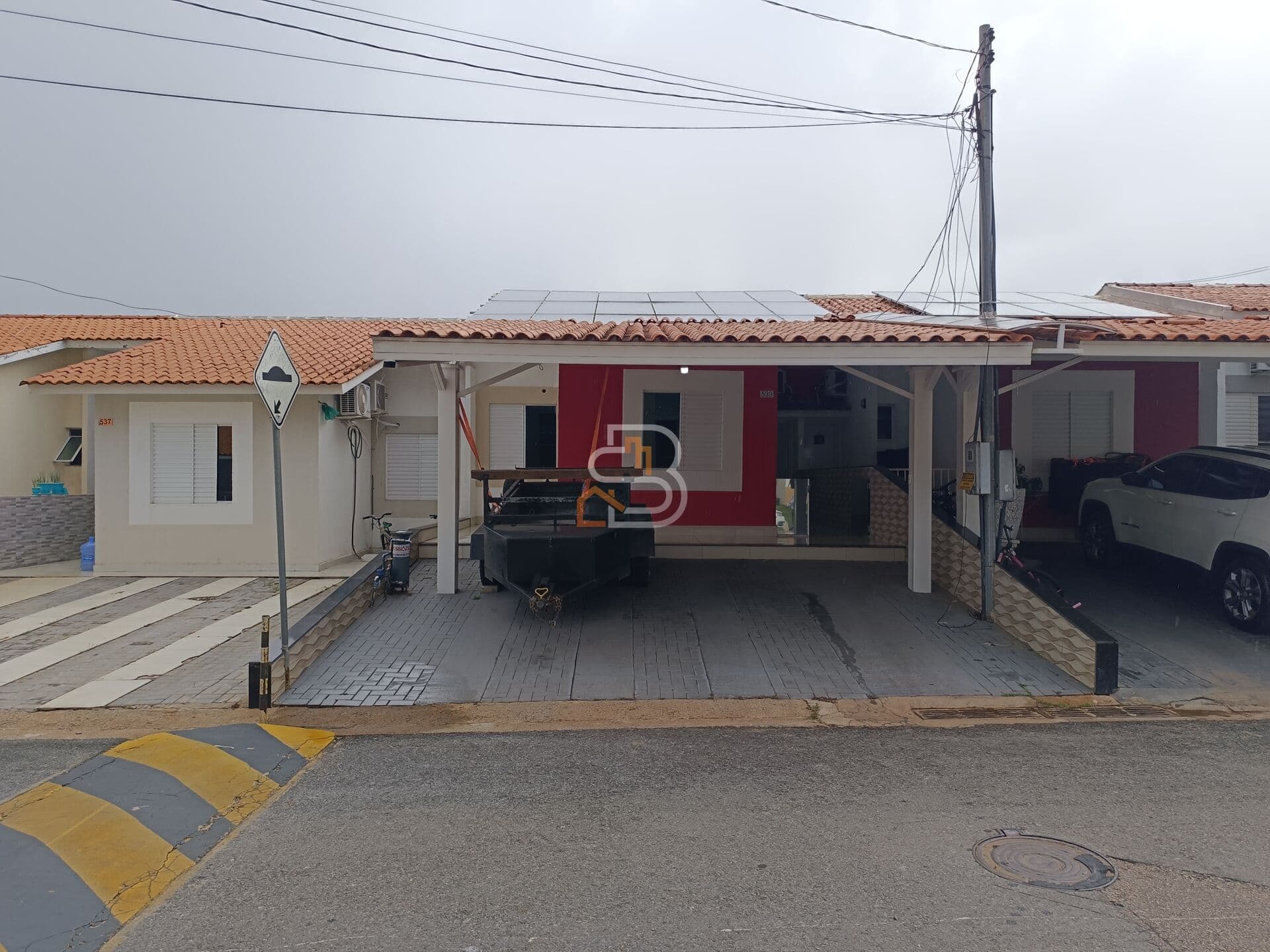 Casa c/ 3 Quartos e Energia Solar p/ Alugar no Condomínio Terra Nova, Várzea Grande/MT