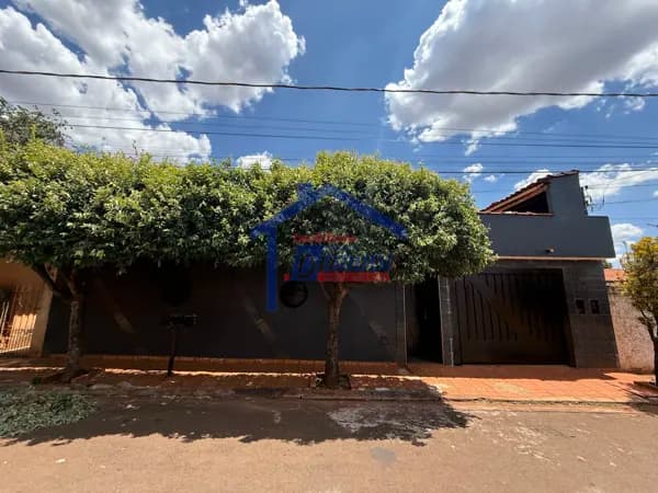 Sobrado em Pitangueiras - Centro