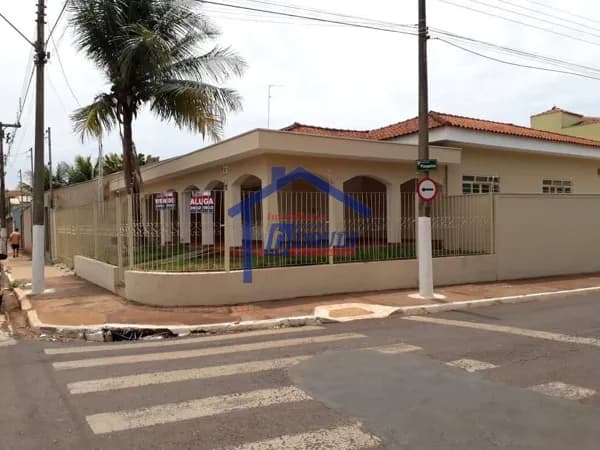 Excelente Casa à Venda na Rua Espírito Santo, 352 – Pitangueiras