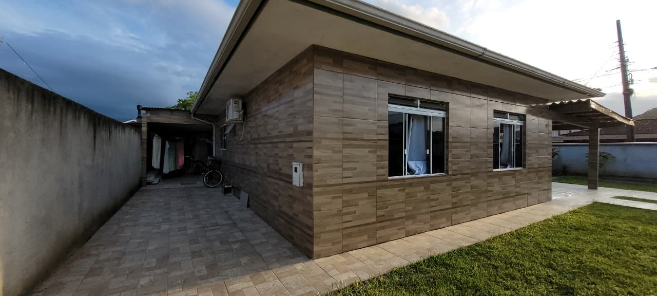 🏡 CASA ESPAÇOSA COM ÁREA GOURMET À VENDA EM PALHOÇA/SC