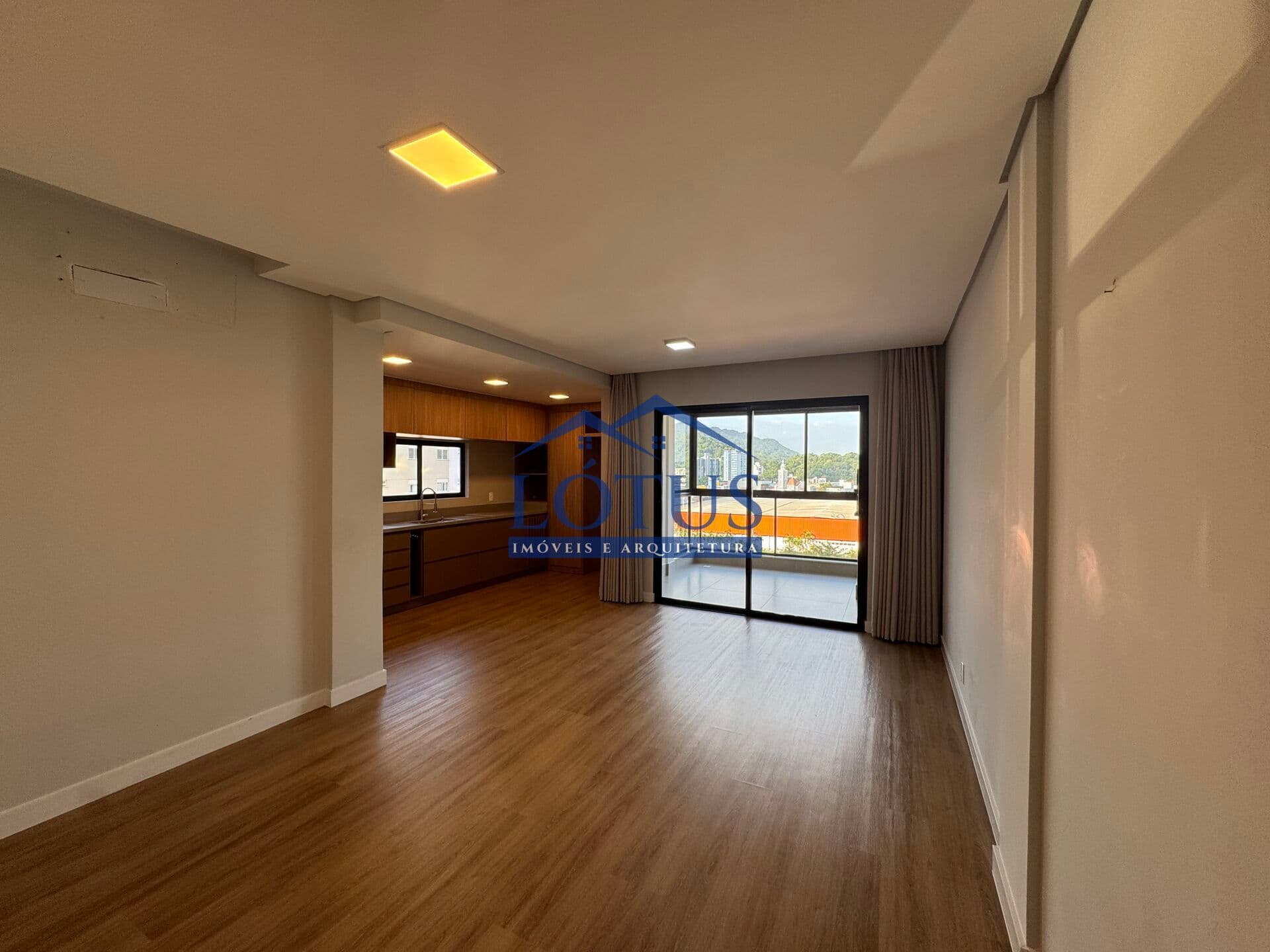 Apartamento semimobiliado no Centro - Jaraguá do Sul