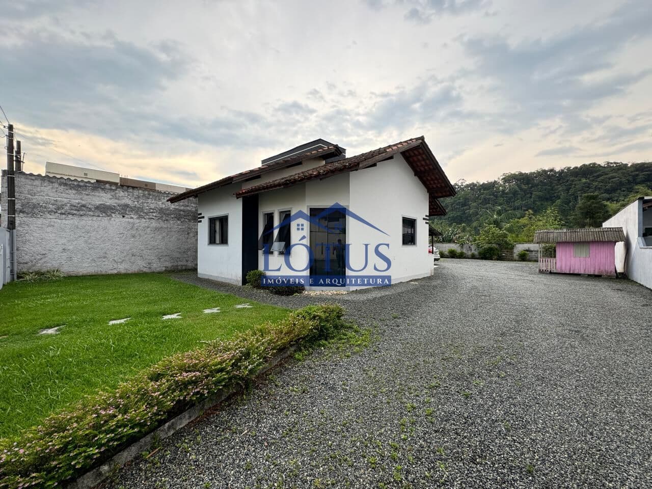 Casa com terreno amplo no Jaraguá 99 - Jaraguá do Sul