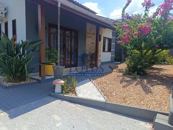 Casa familiar no Jaraguá Esquerdo