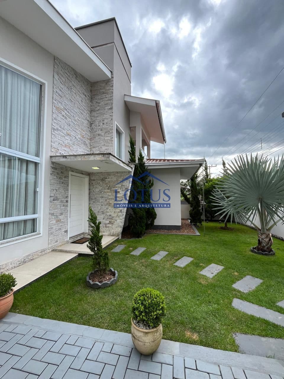 Casa com ótimo padrão em Schroeder