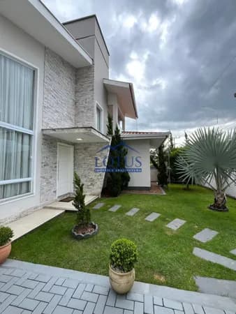 Casa com ótimo padrão em Schroeder