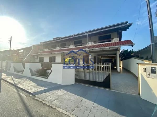 Casa com piscina bairro Amizade - Jaraguá do Sul