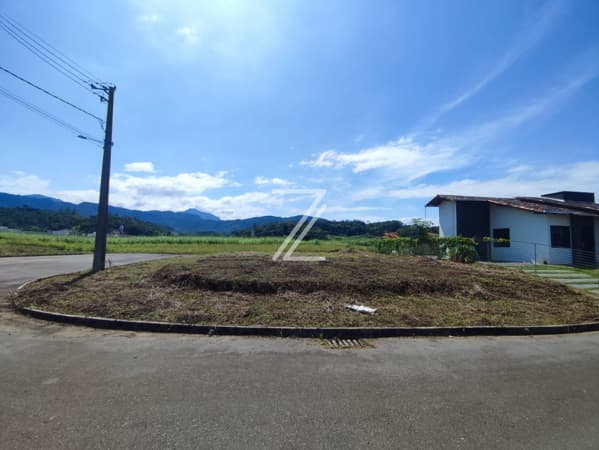 TERRENO ESQUINA