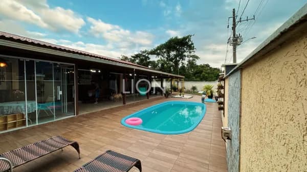 OPORTUNIDADE DE ESQUINA COM PISCINA