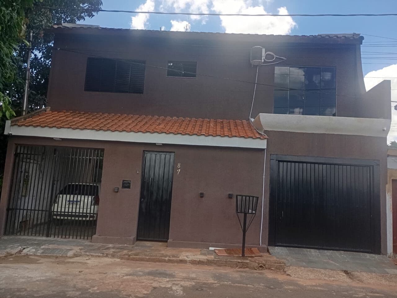 EXCELENTE SOBRADO -COPHAFRONTEIRA